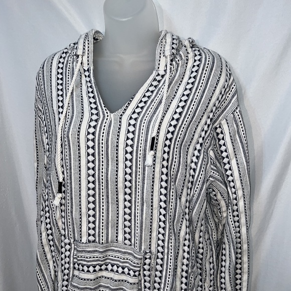 Beach By Exist Monochrome Patterned Hoodie - Picture 4 of 10